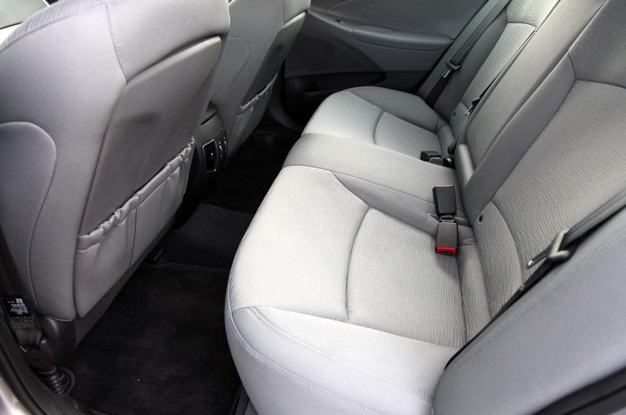  Hyundai Sonata Hybrid 2010 года  (фото 40 из 83)